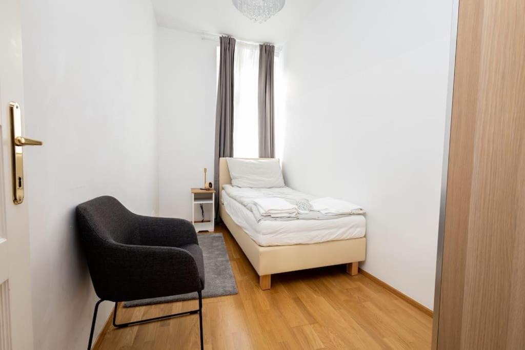 Orestaliving- 3Br On The Daube Canal/Friedensbruecke Vienna Exterior photo